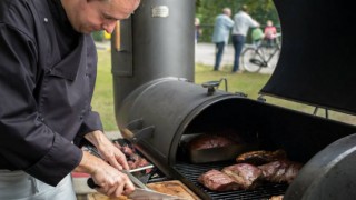 vleesaansnijdenOaklahomaJoeBBQ4U1