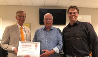 Nieuws uit Berkelland » Gouden bondsspeld voor arbiter Henk Mennink - Eibergen, Neede, Borculo en Ru