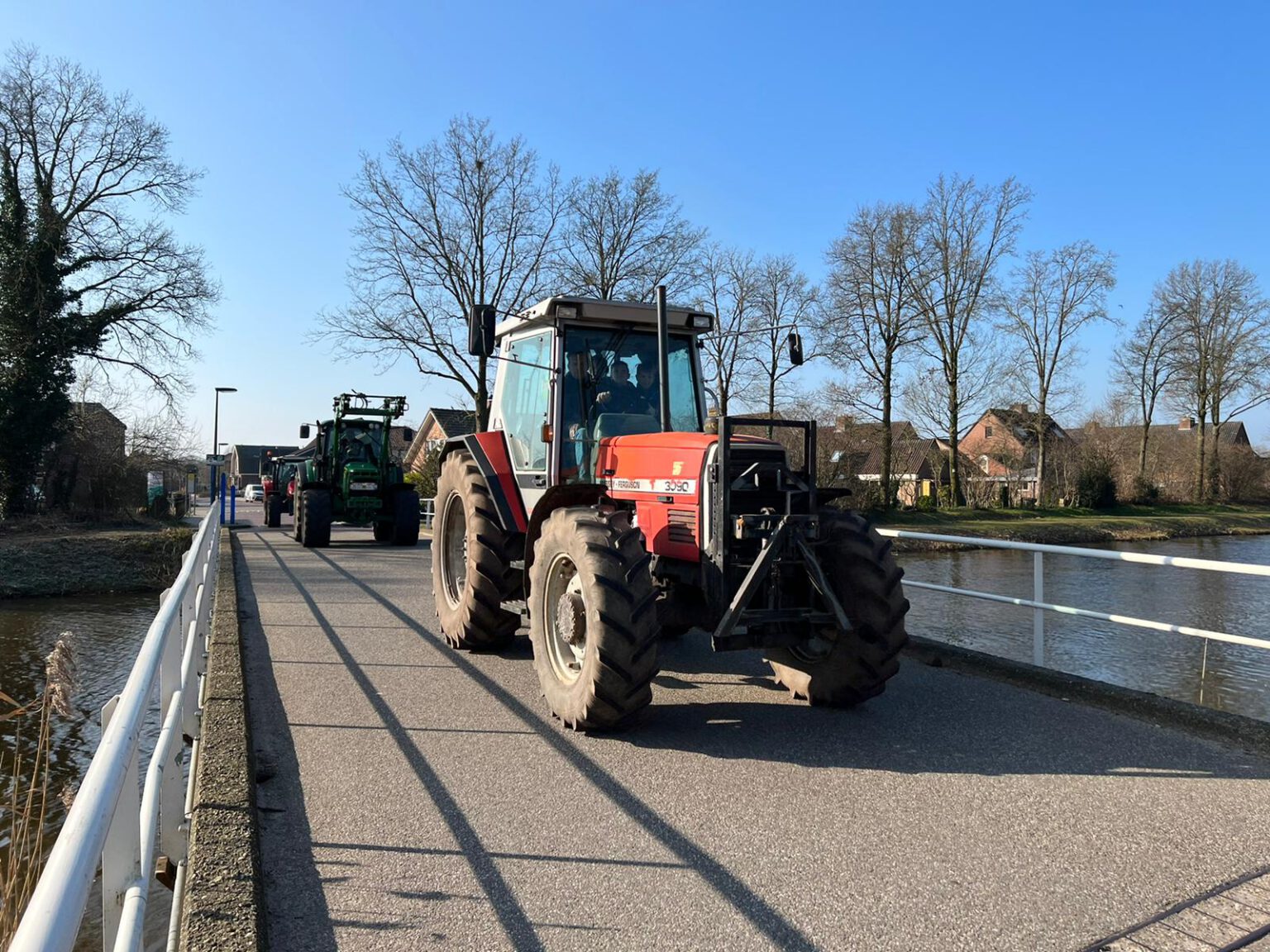 Agrariërs op VVD kieslijst met tractor op campagne