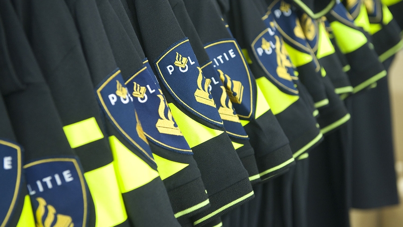 Drankrijder slaat met auto over de kop in Borculo -