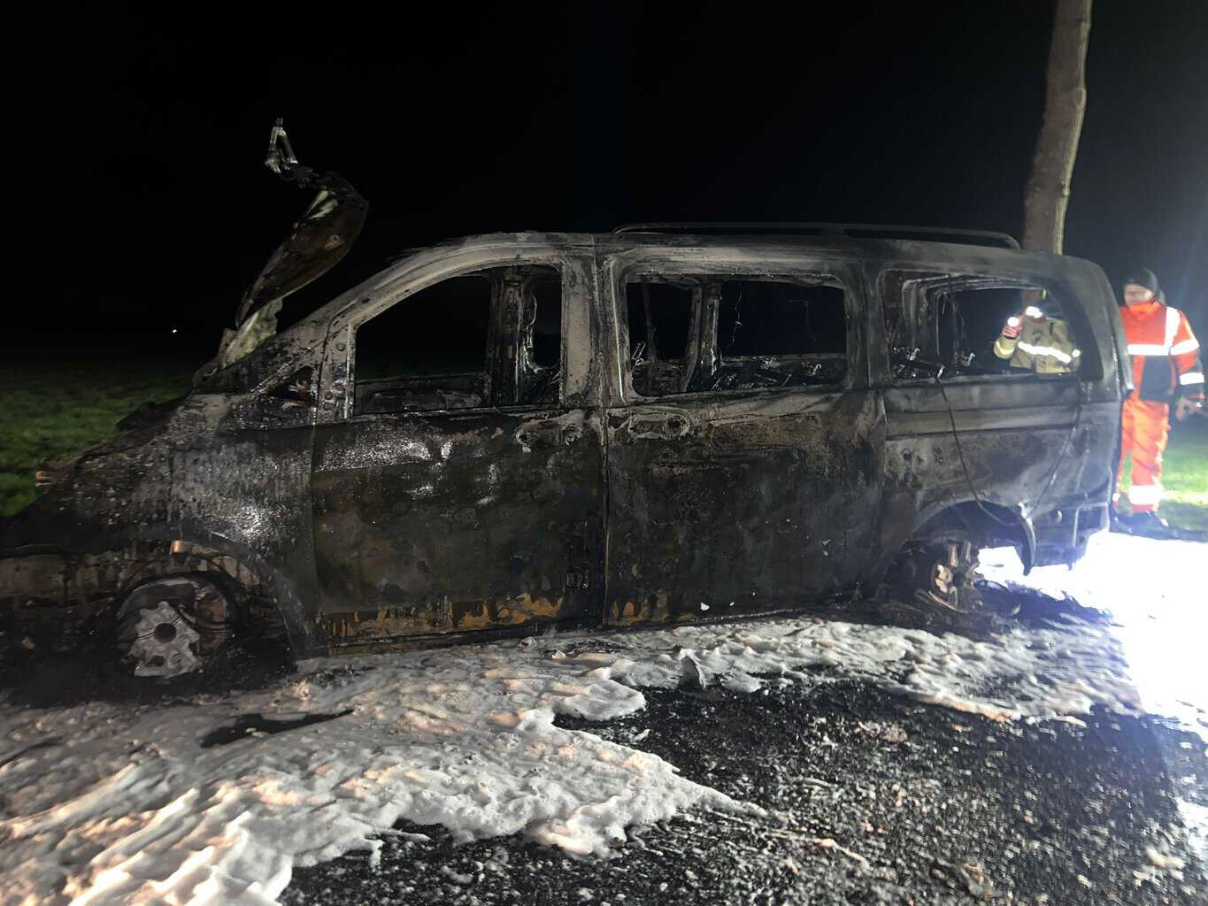 Brandweer rukt uit voor brandende bedrijfsbus in Noordijk