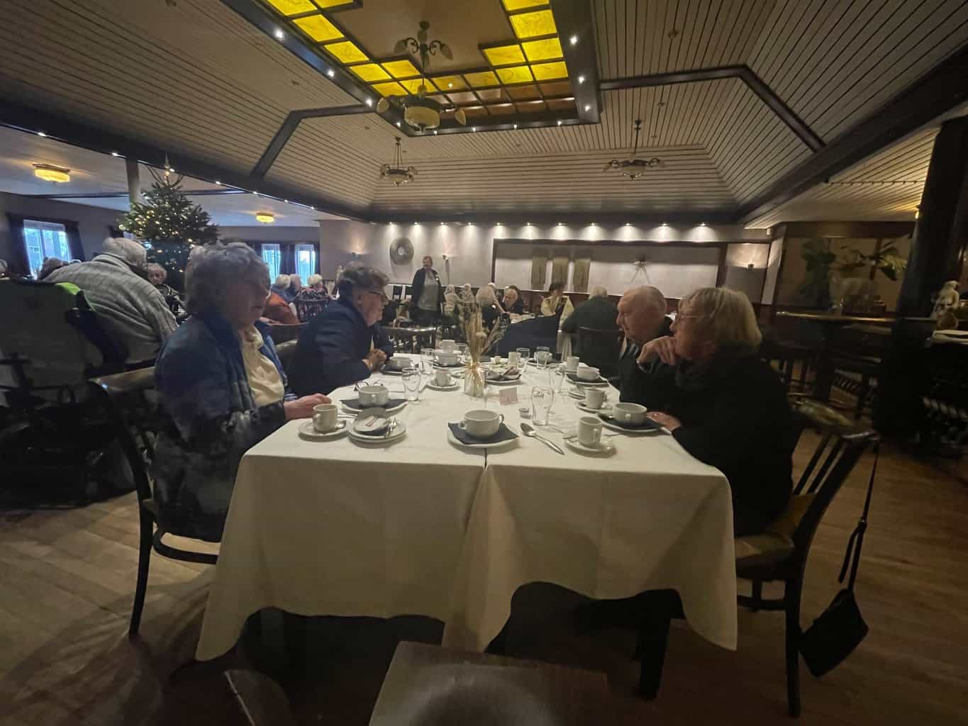 80 gasten op kerstmiddag Zonnebloem Borculo-Haarlo