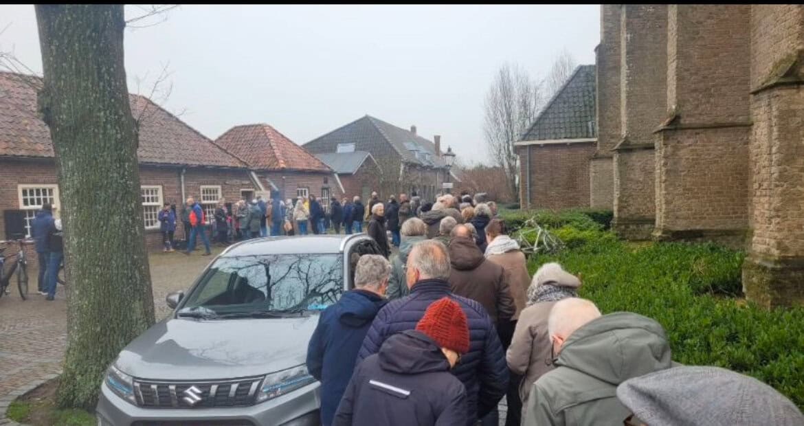 Groot aantal deelnemers tijdens ‘Traditionele midwinterwandeling’ in Geesteren