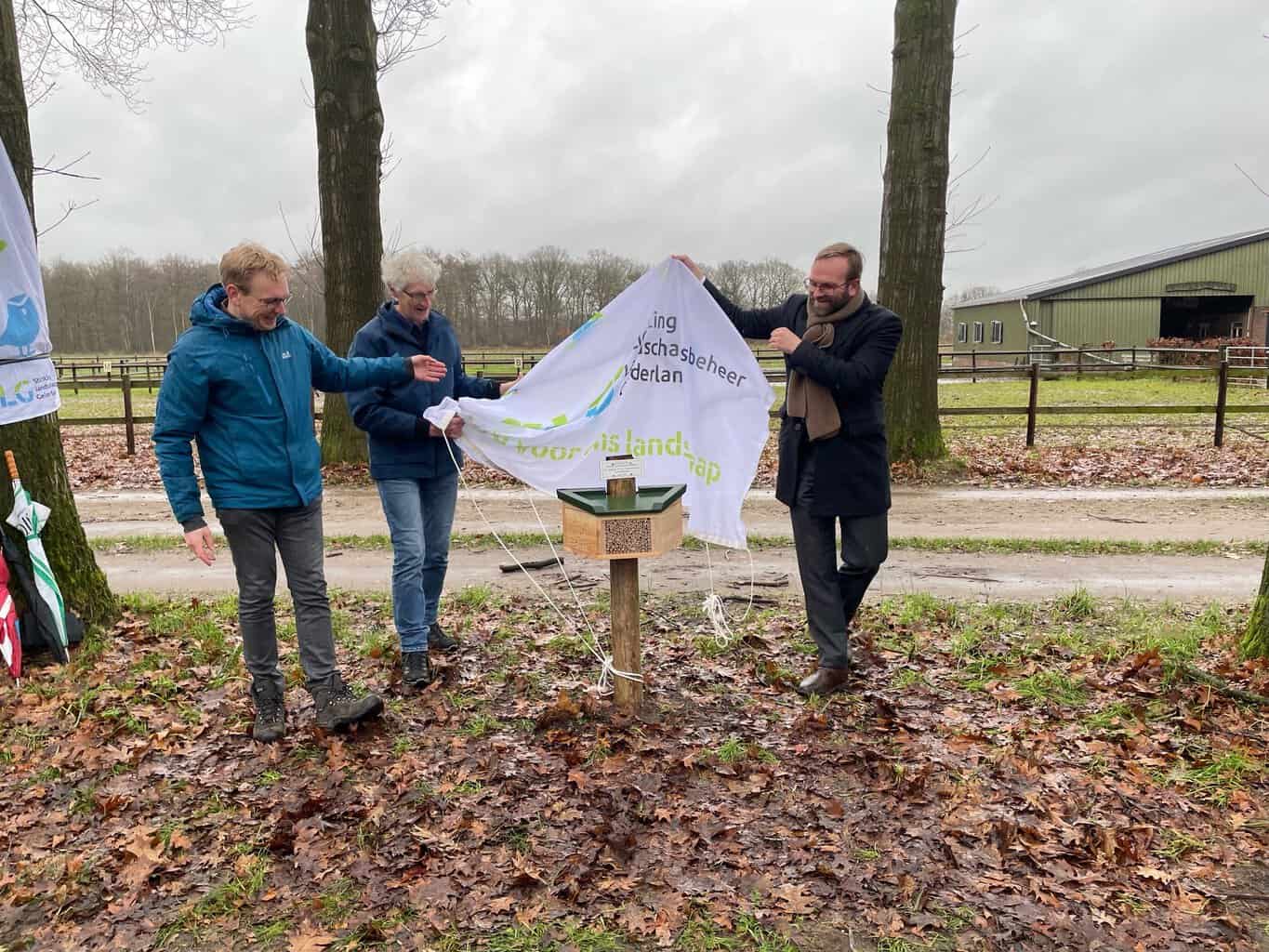 Boereneschpad viert 7,5-jarig bestaan met insectenhotel -