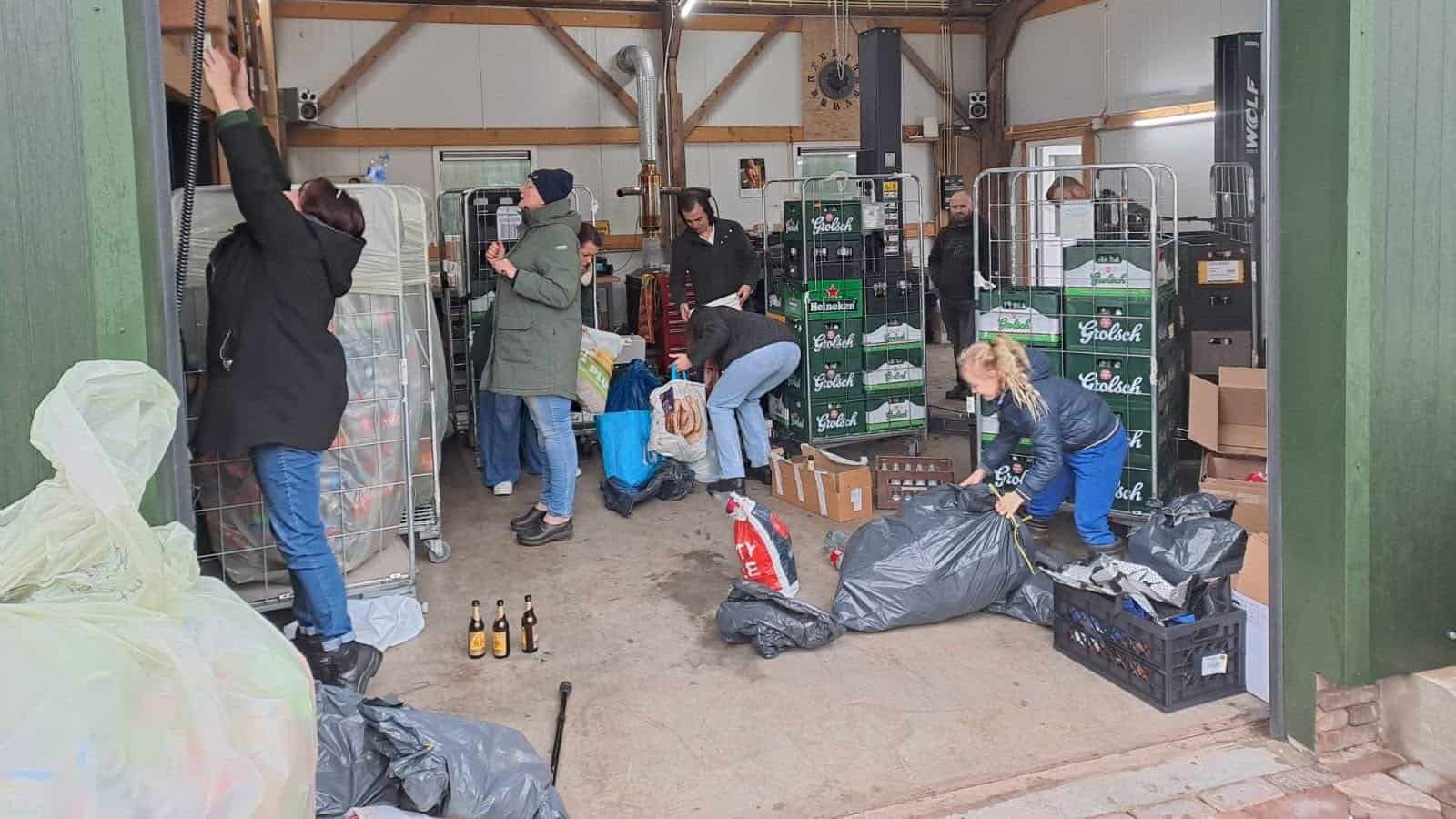 Flessenactie G.A. van der Lugtschool levert ruim €1.000,- op