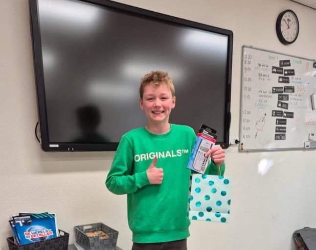 Simon uit groep 8 van OBS De Keikamp Geesteren wint wiskunderaadsel tijdens open dag Staring College