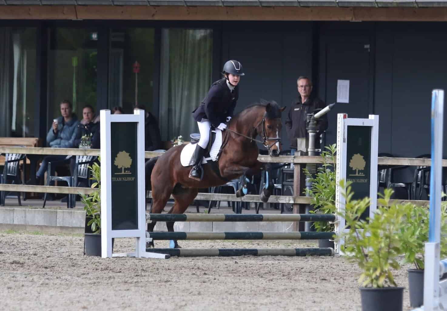Te veel regen: Hamelandse ruiters laten tweede dag Paasconcours niet doorgaan