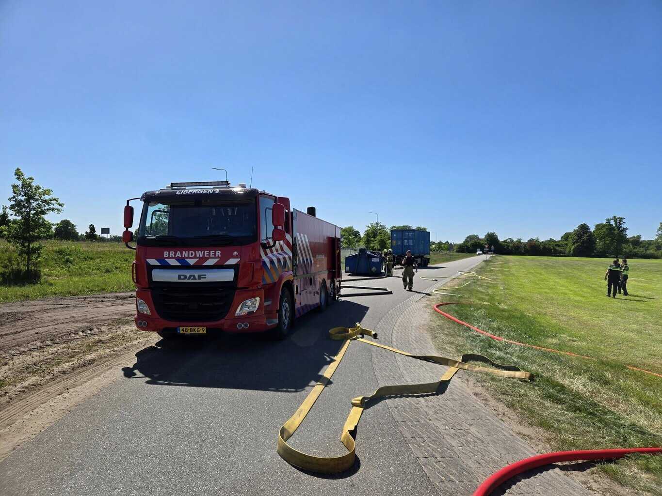 Brand in lading vrachtwagen op Mentinksweg in Rietmolen snel onder controle -