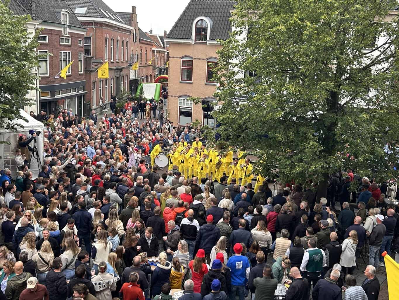 Onwiezen uut 't Oosten (Beltrum) negende tijdens 28e Dweilorkesten Kampioenschap -