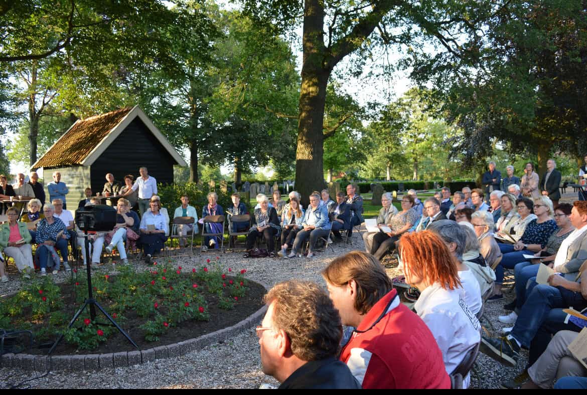 “Efkes stille staon bie…..” – Een moment van herdenking en verbinding in Gelselaar