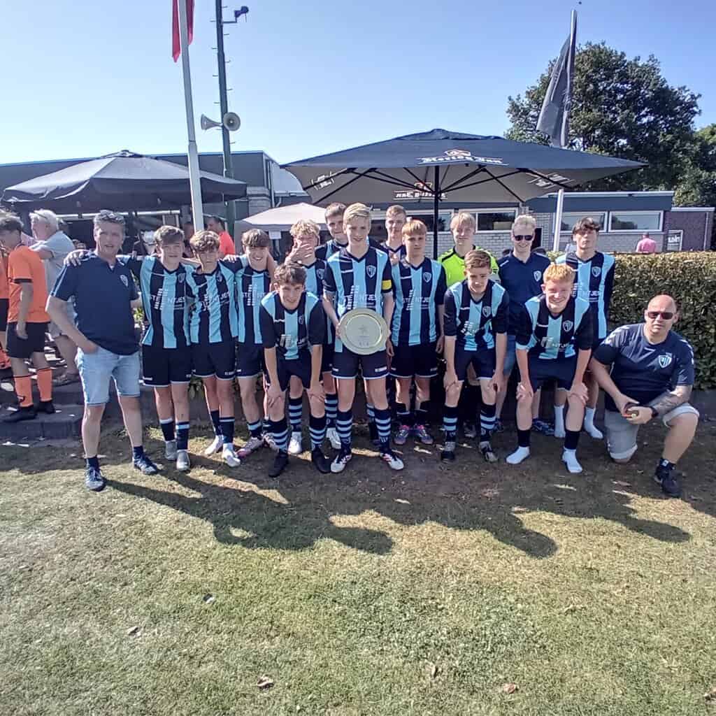 FC Eibergen JO16-1 behaalt bronzen medaille op NK in Boxtel -