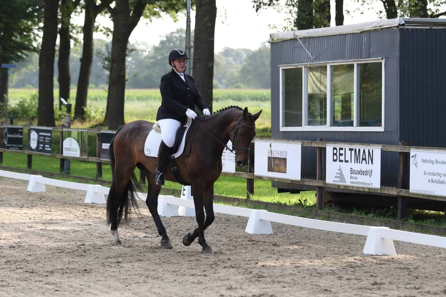 Rita Ligtenbarg maakt comeback met dubbele overwinning in Bentelo