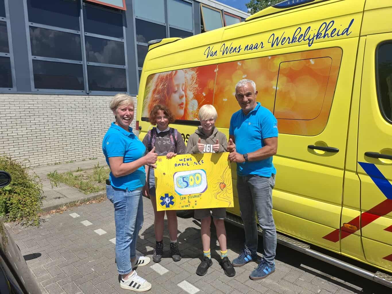Donatie SBO Diekmaat en Da Vinci Berkelland aan WensAmbulance -