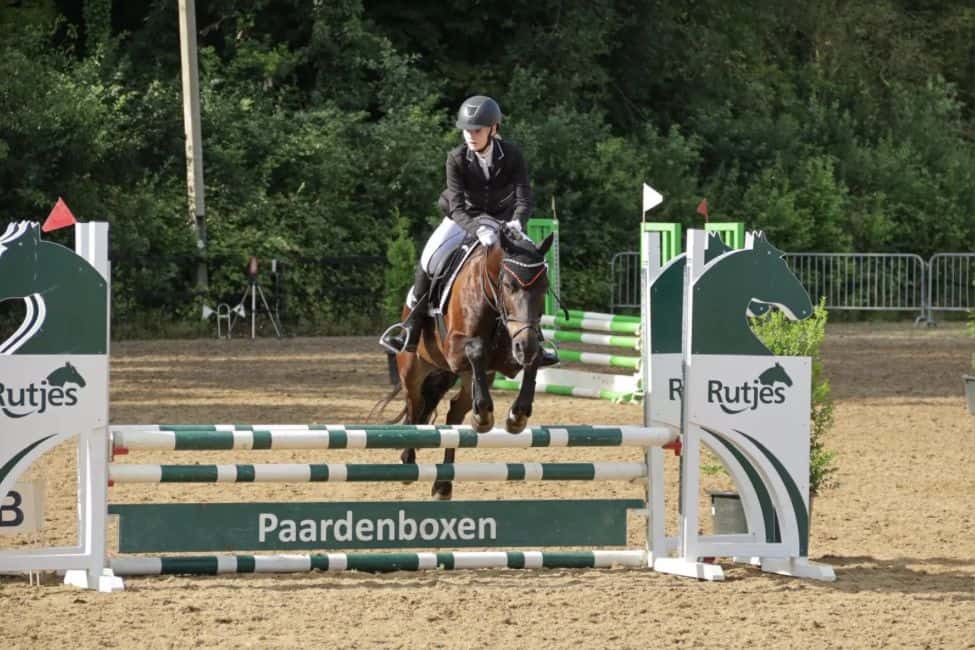 Lisette Thuinte van de Needse Pasruiters twee keer tweede in Bentelo