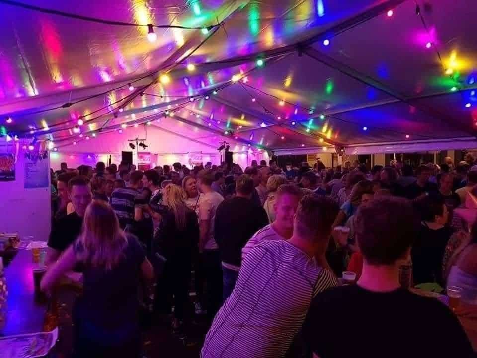 Tropische sferen en sportieve strijd bij Café De Ruif in Neede op 22 augustus