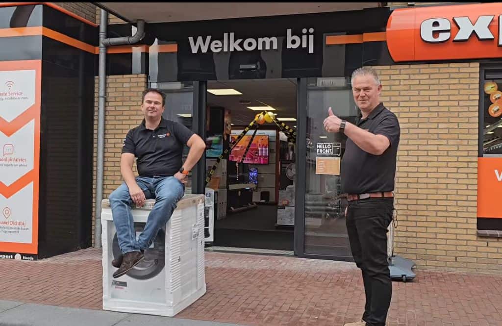 Uniek in Nederland: het NK wasmachine zitten barst los bij Expert Neede tijdens de Jammarkt