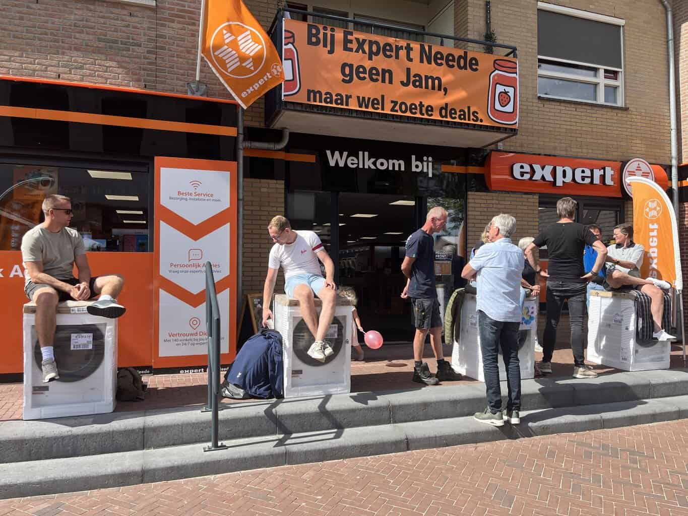 NK wasmachine zitten bij Expert in Neede in volle gang