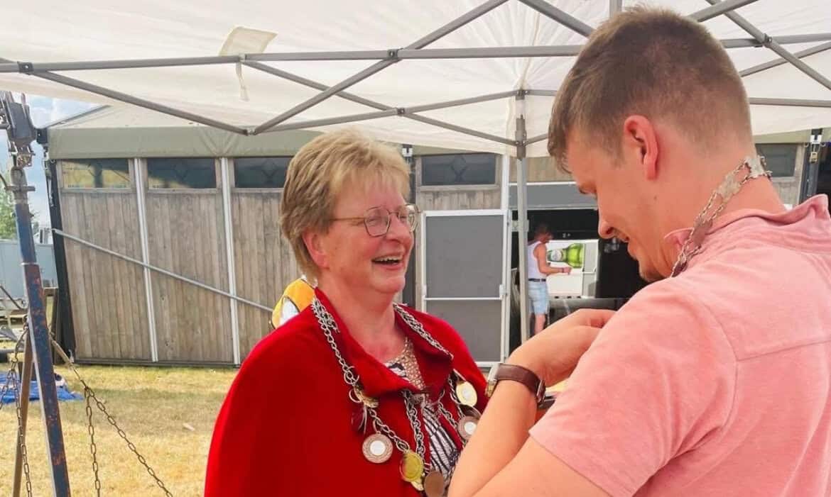 Diane Kuenen schutterskoningin in Rekken -