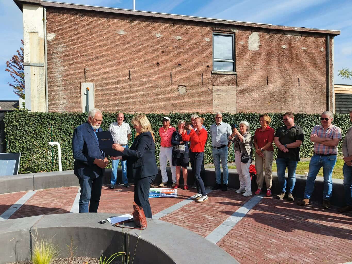 Huldiging Chris Blaauboer tijdens jammarkt in Neede