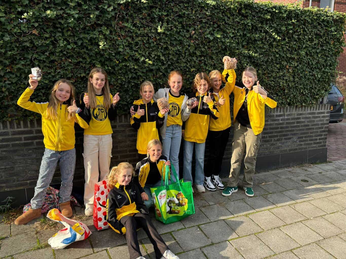 Pepernoten en gevulde speculaas van Korfbalvereniging Olympia ’22