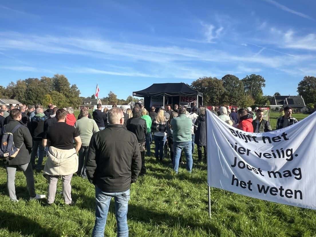 Eibergen onder streng toezicht bij protest tegen asielopvang: ‘Nodig om het rustig te houden’
