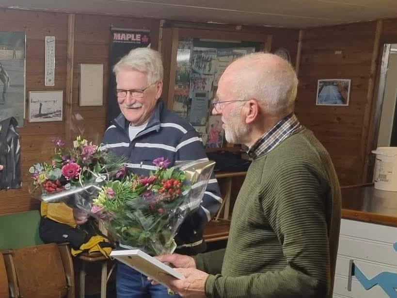 Dick Timmerije en Gerrit Hasselo benoemd tot Lid van Verdienste van IJsclub Borculo -