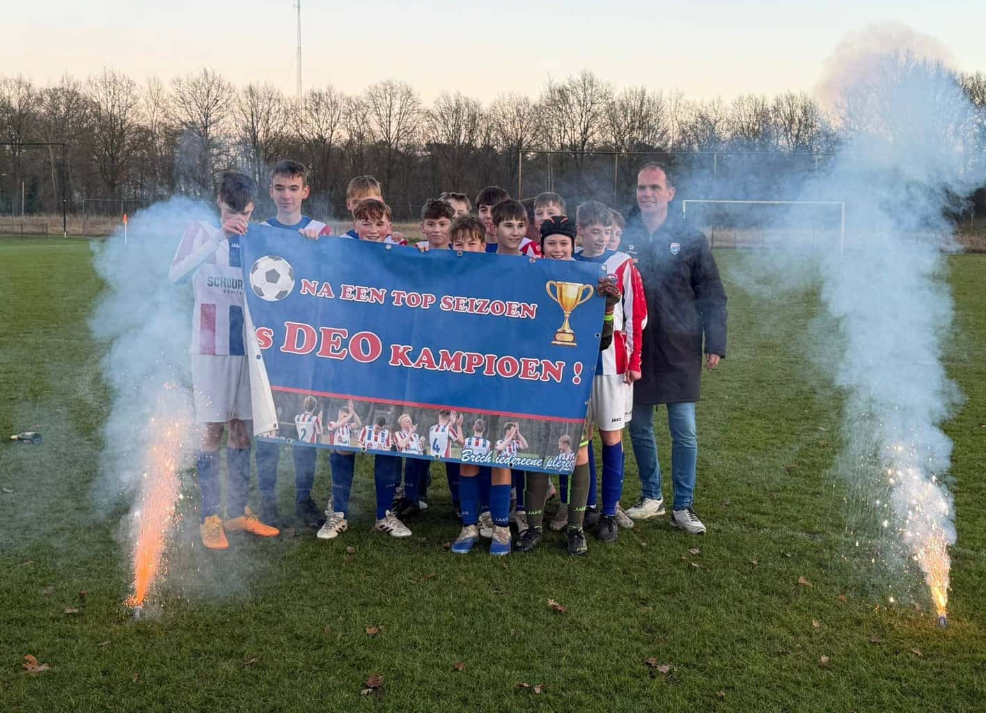 DEO JO15-1kroont zich tot kampioen na overtuigende slotzege