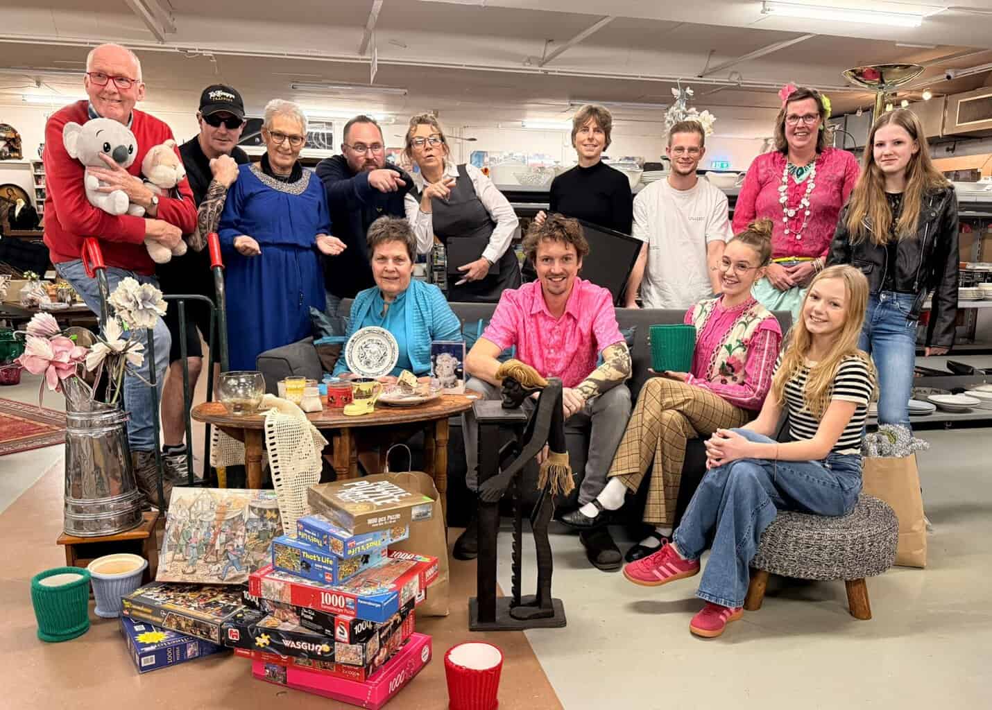 Toneelvereniging Top speelt “Puinhoop in de kringloop” bij Kerkemeijer in Borculo -