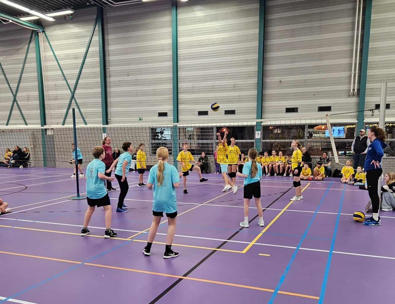 Schoolvolleybaltoernooi Kerkemeijer Gemini zorgt voor sportief begin van het nieuwe jaar -