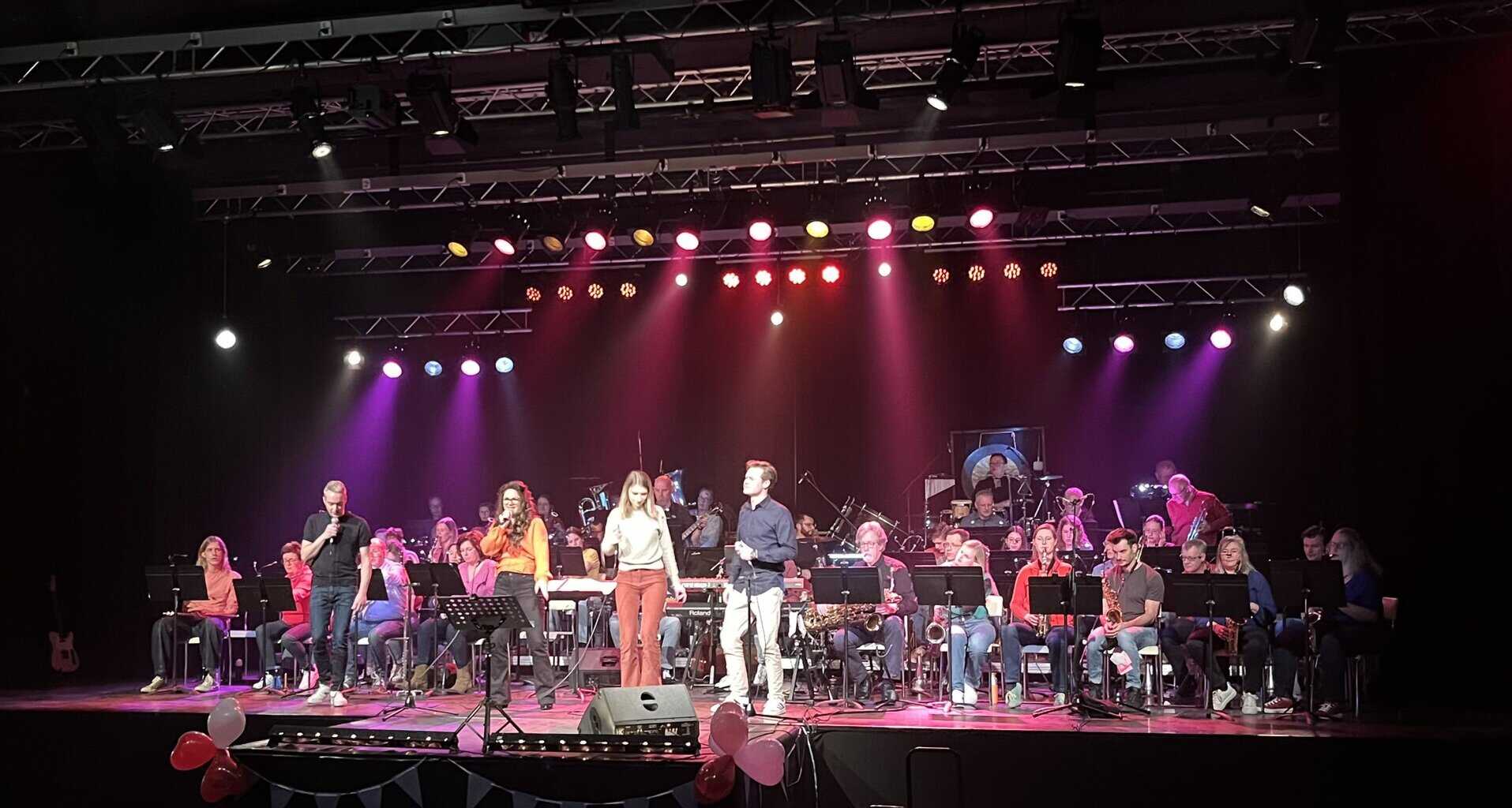 Rockin’ Harmony 2026: Excelsior & Friends laat Theater ’t Spieker in Eibergen swingen -