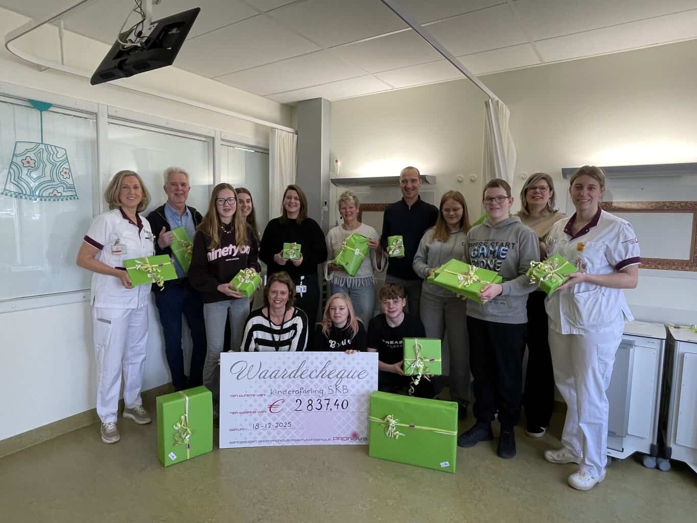 Leerlingen Pronova Winterswijk schenken 2.837,40 aan Stichting Vrienden SKB -