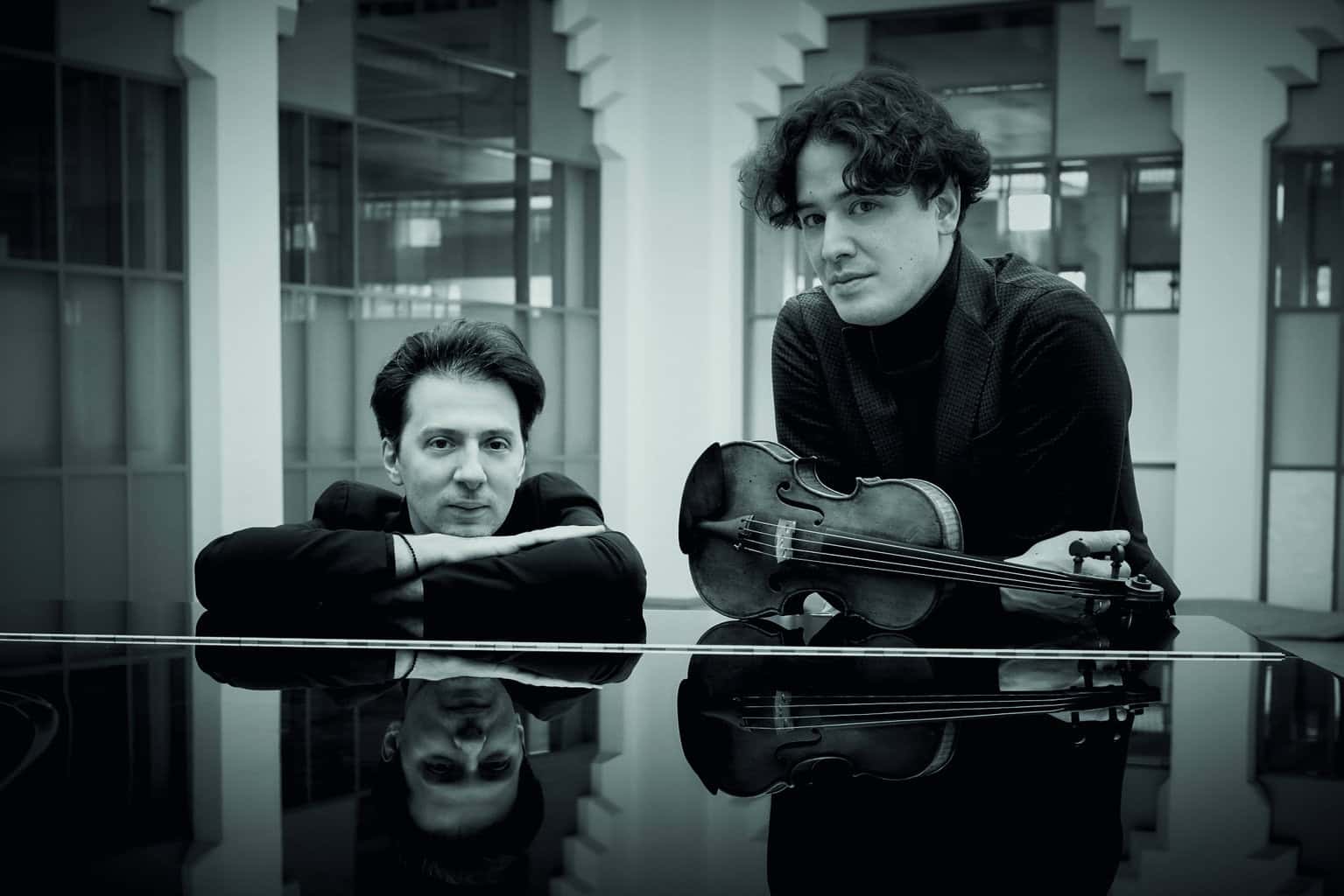 Internationaal duo Noé Inui (viool) en Vassilis Varvaresos (piano) speelt in Eibergen -