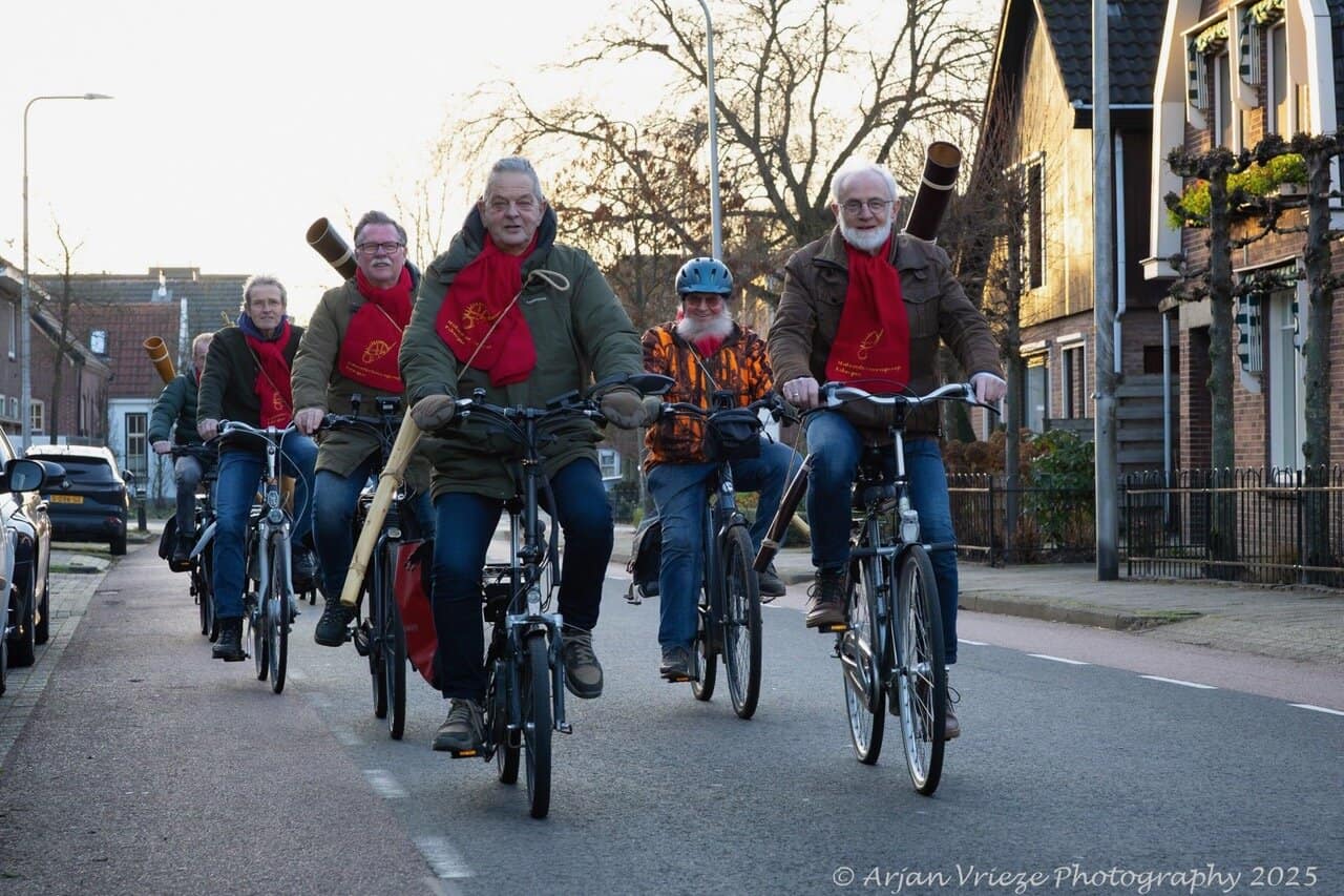 Laatste klanken van de Midwinterhoorn op Driekoningen in Eibergen
