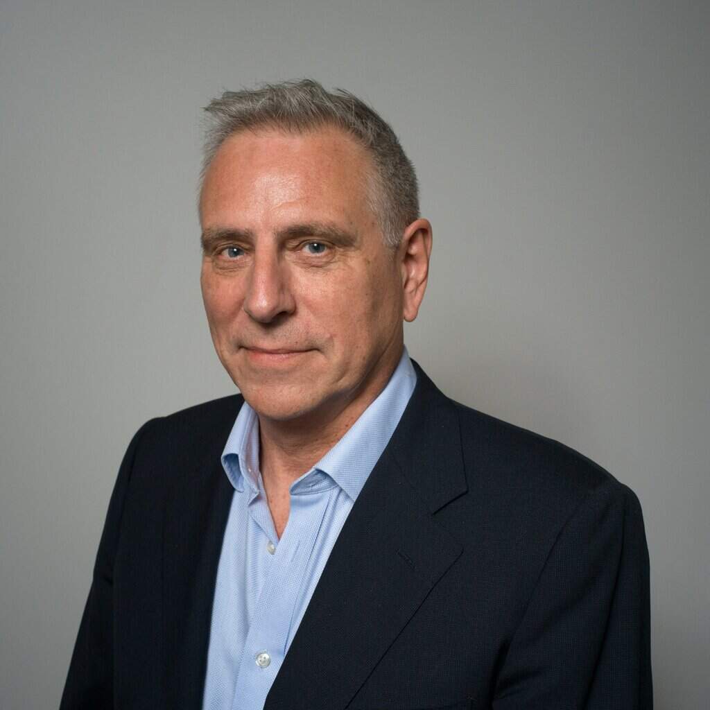 Biebcollege Arne van der Wal: Het belang van onafhankelijke journalistiek in Bibliotheek Eibergen