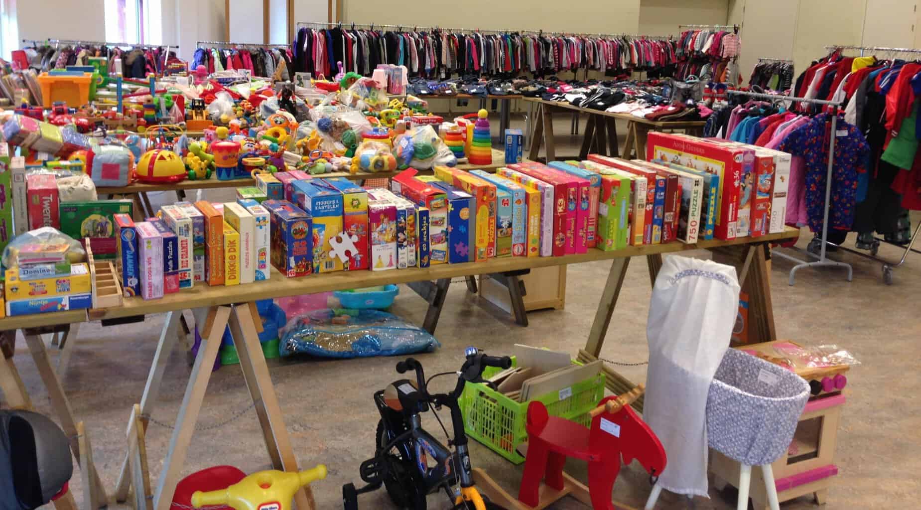 Kinderkleding en speelgoed voor leuke prijsjes op de kinderkleding- en speelgoedbeurs van Speel-o-th