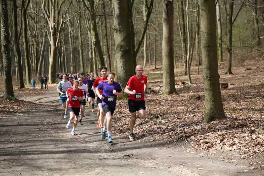 Woest Lochemsebergloop trekt recordveld in zonnig paasweekend