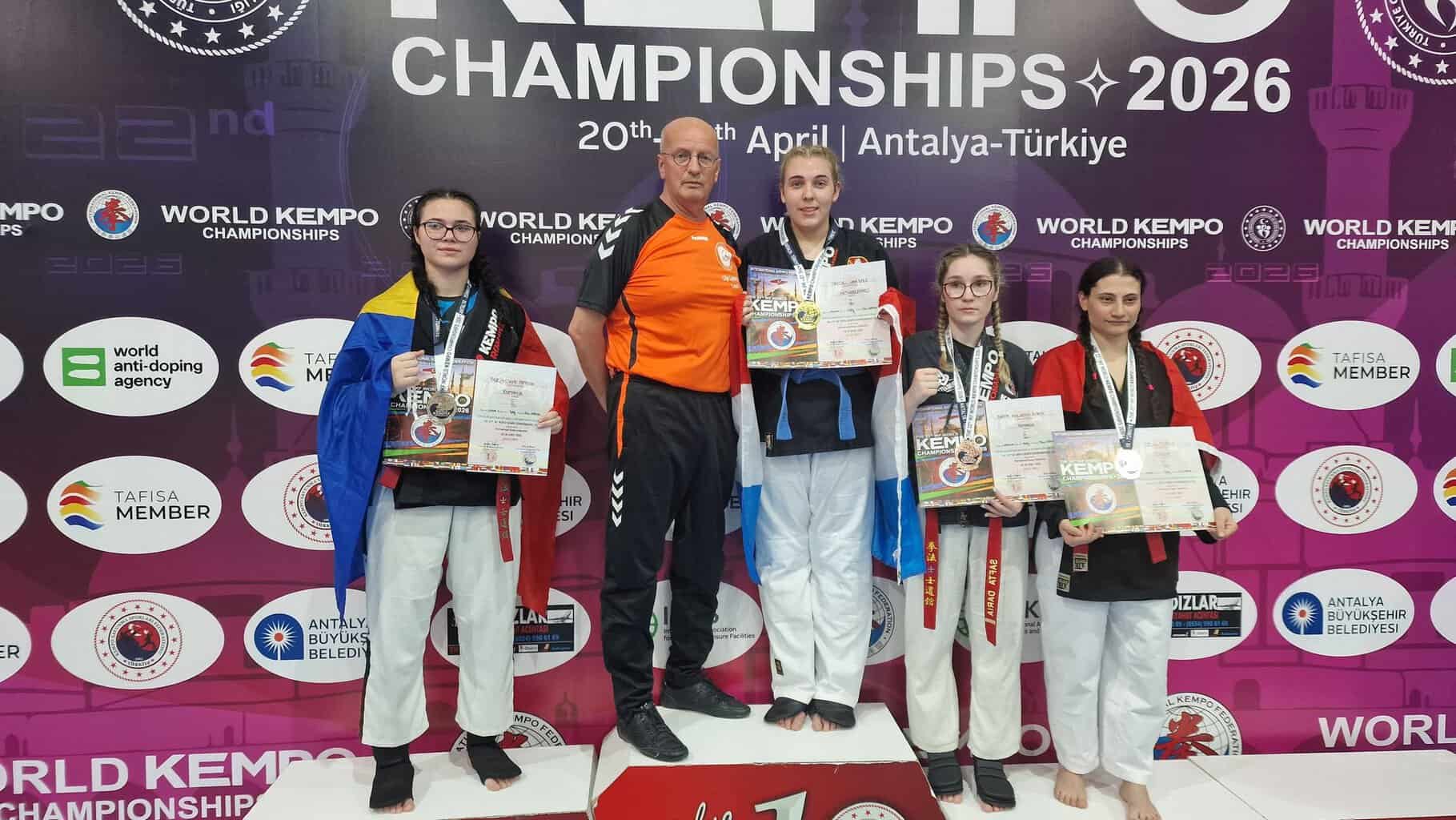 Bärbel van Dale uit Borculo wereldkampioen full contact Kempo in Turkije