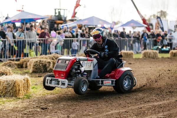 Zitmaaierrace maakt debuut op de Zwarte Cross