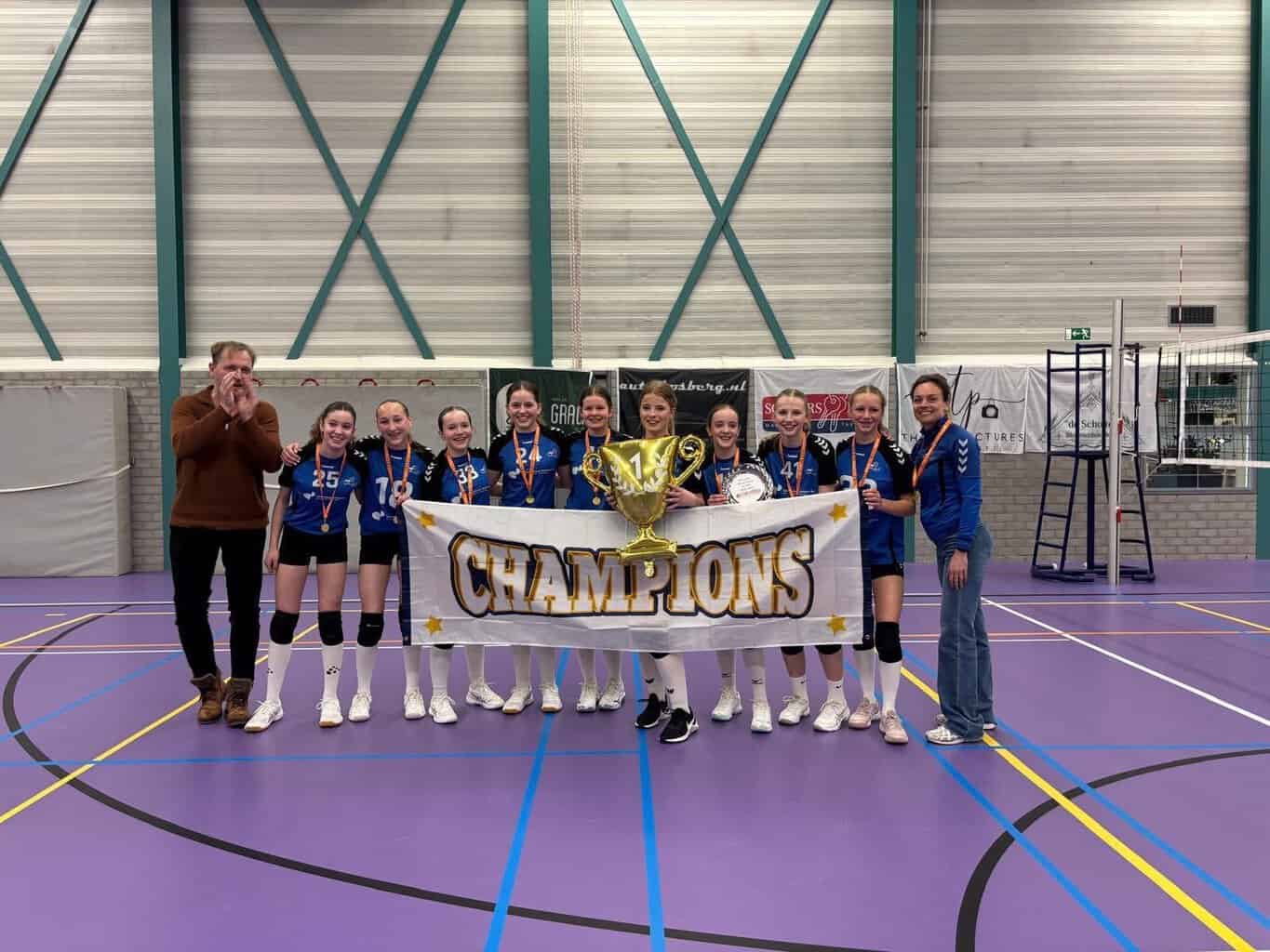 VIOS Beltrum Volletbal Meiden MB1 kampioen -