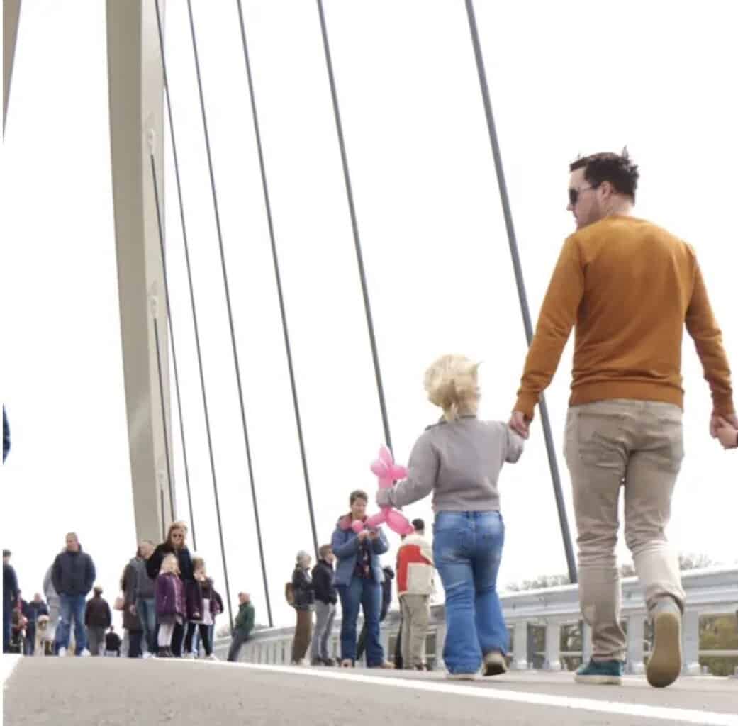 Nettelhorsterbrug in Lochem geopend: maandag pas open voor verkeer -