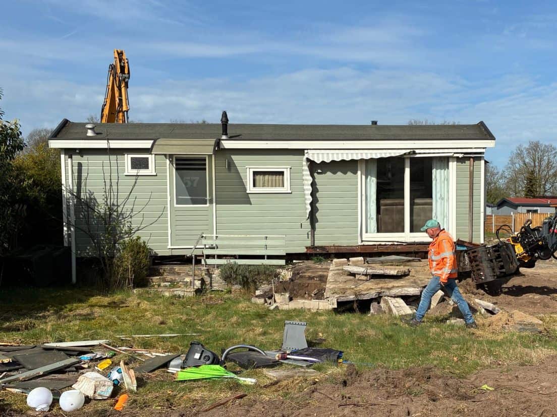 Gasten weigeren camping in Eibergen te verlaten, deurwaarder dwingt hen -