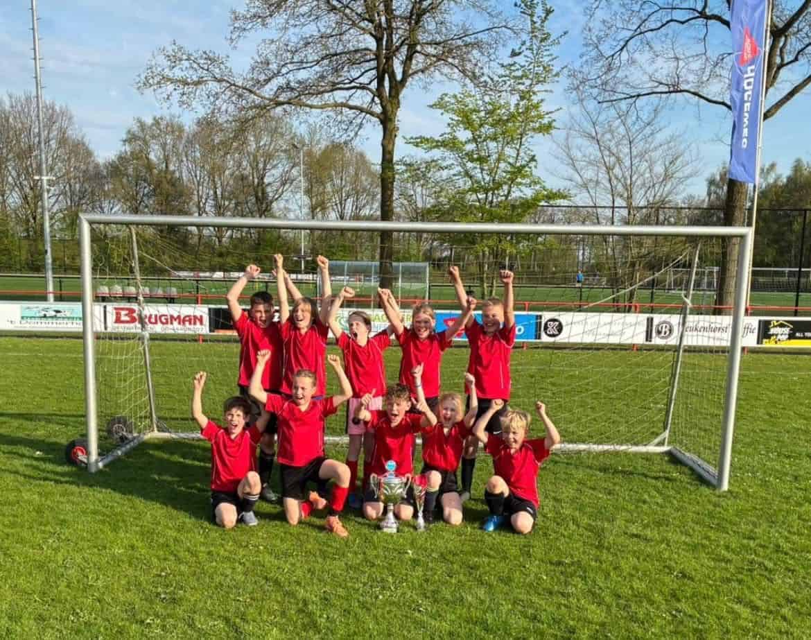 G.A. van der Lugtschool uit Gelselaar wint schoolvoetbaltoernooi Groep 5/6 -