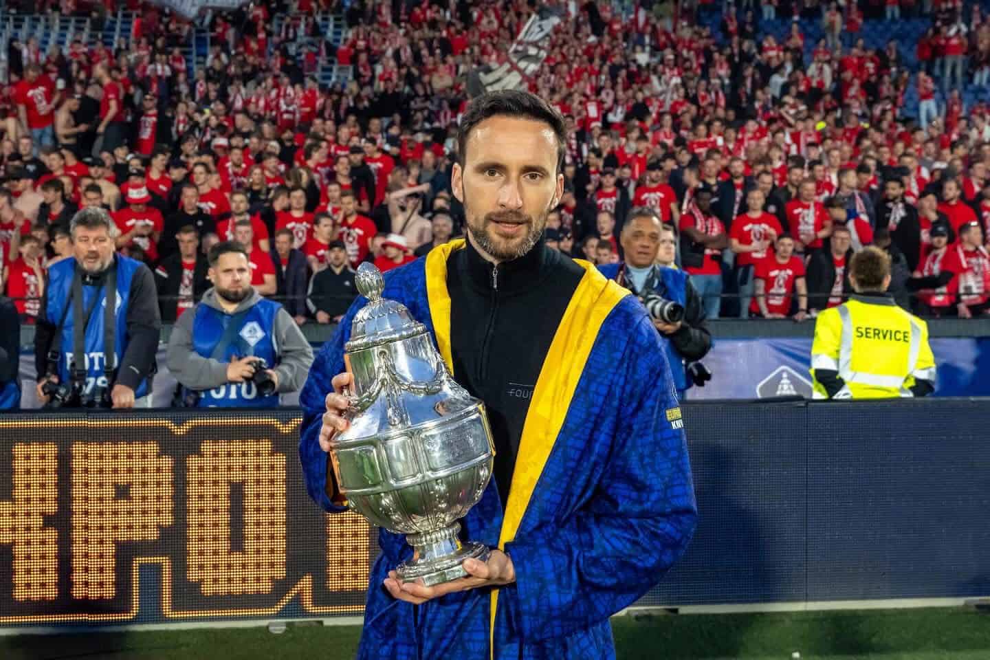 Oud Borculoër Robert Fransen wint KNVB beker als assistent trainer van AZ