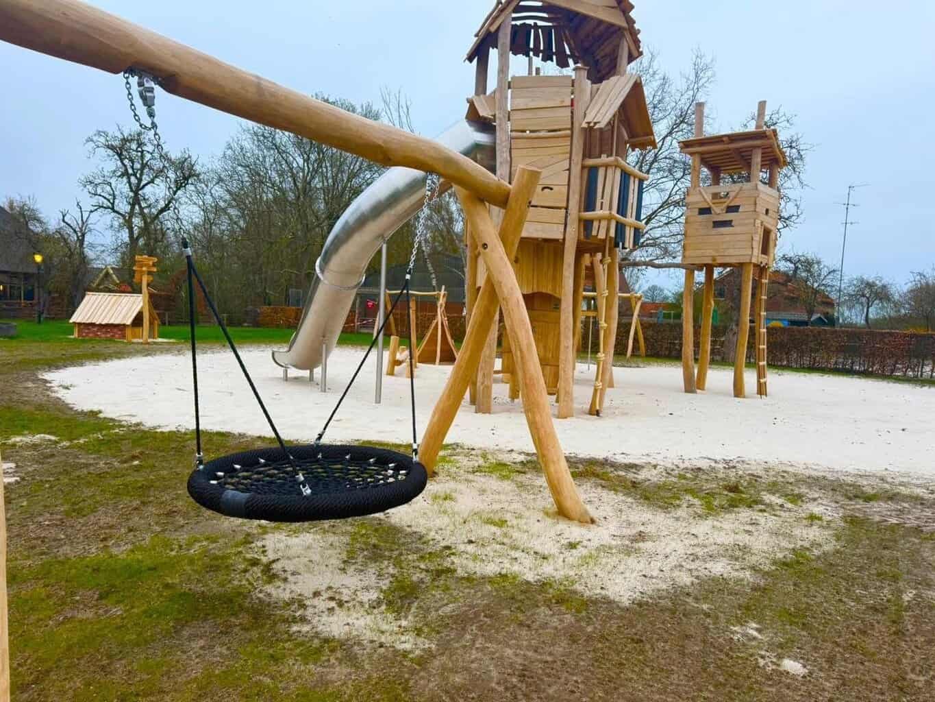 Nieuwe speeltuin bij Erve Brooks in Gelselaar opent haar deuren