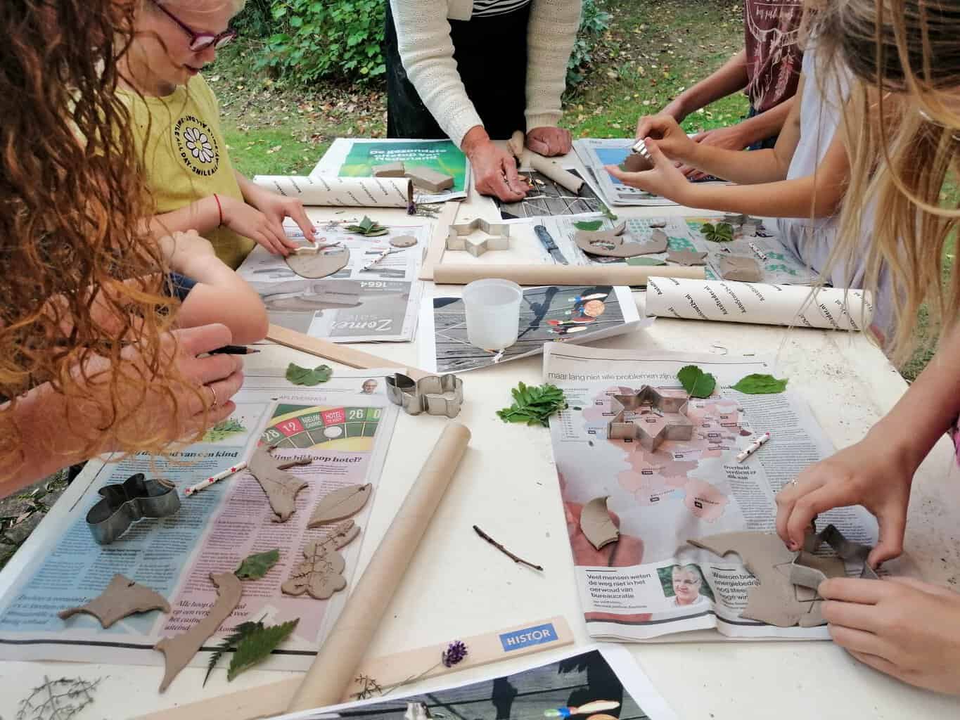 Creatieve ontdekkingstocht door de natuur in de Kruidenhof Eibergen -