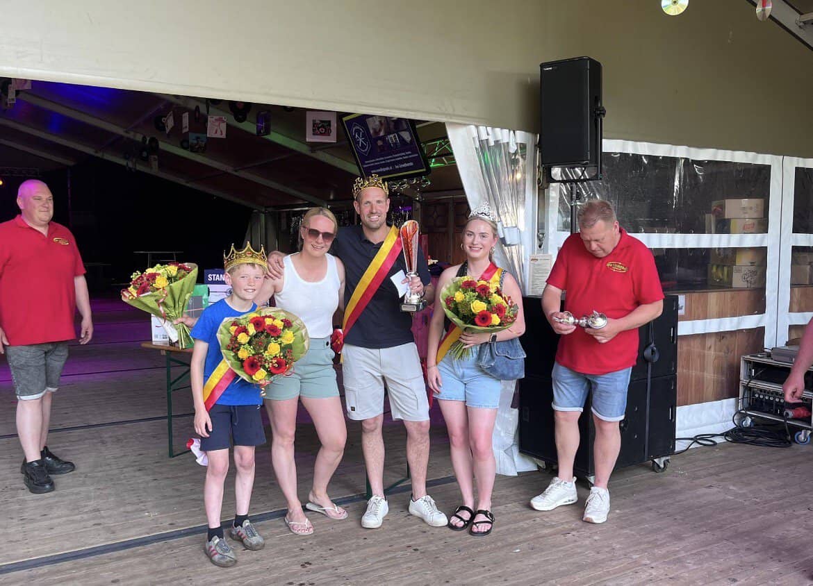 Mark Elferink en Jonie Hofmeijer Koningspaar in Noordijk