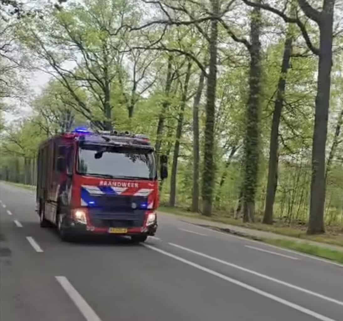 Schuurbrand aan Formerhoekweg snel onder controle -