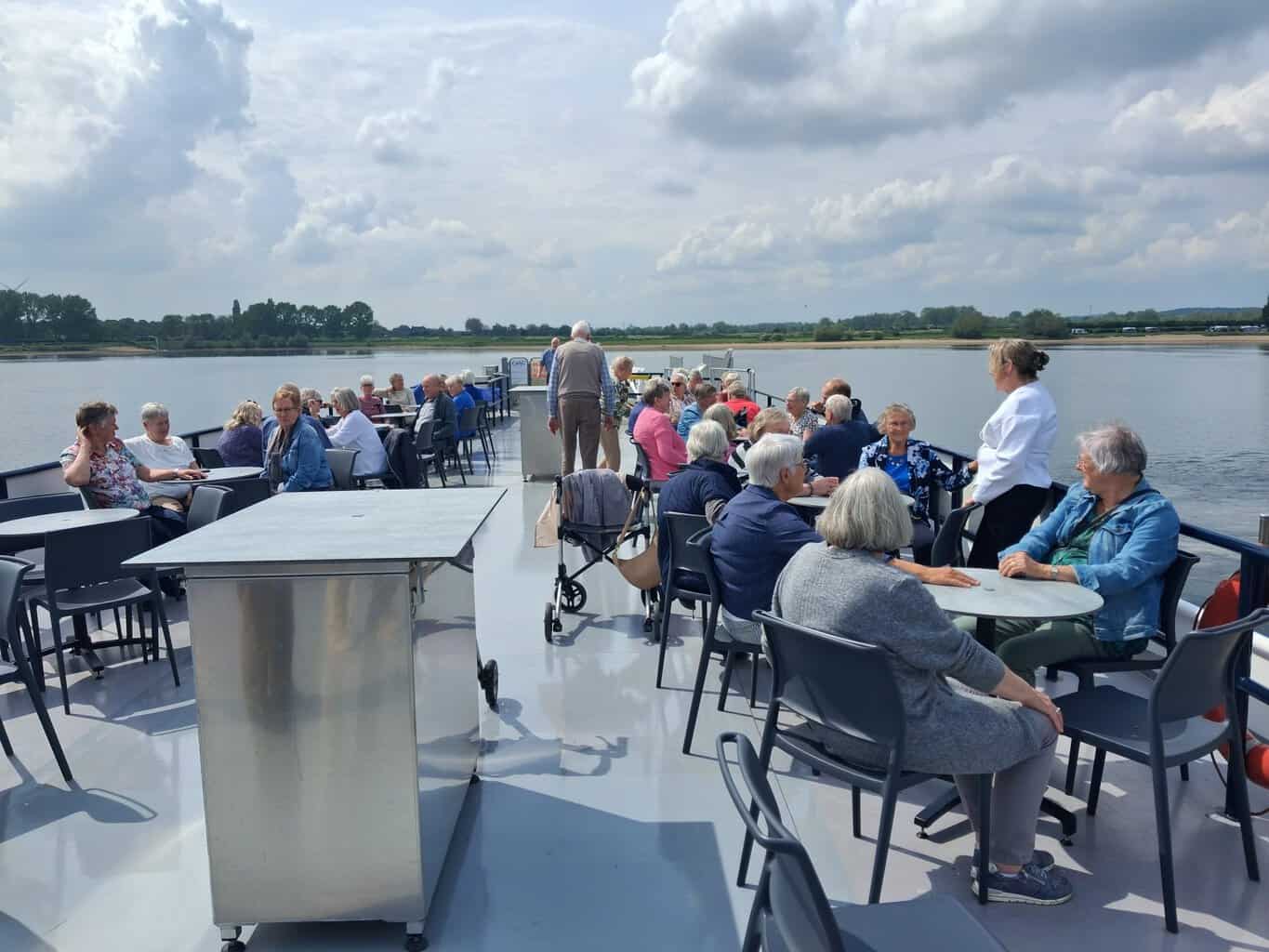 Jaarlijkse boottocht Zonnebloem Borculo-Haarlo wederom groot succes -