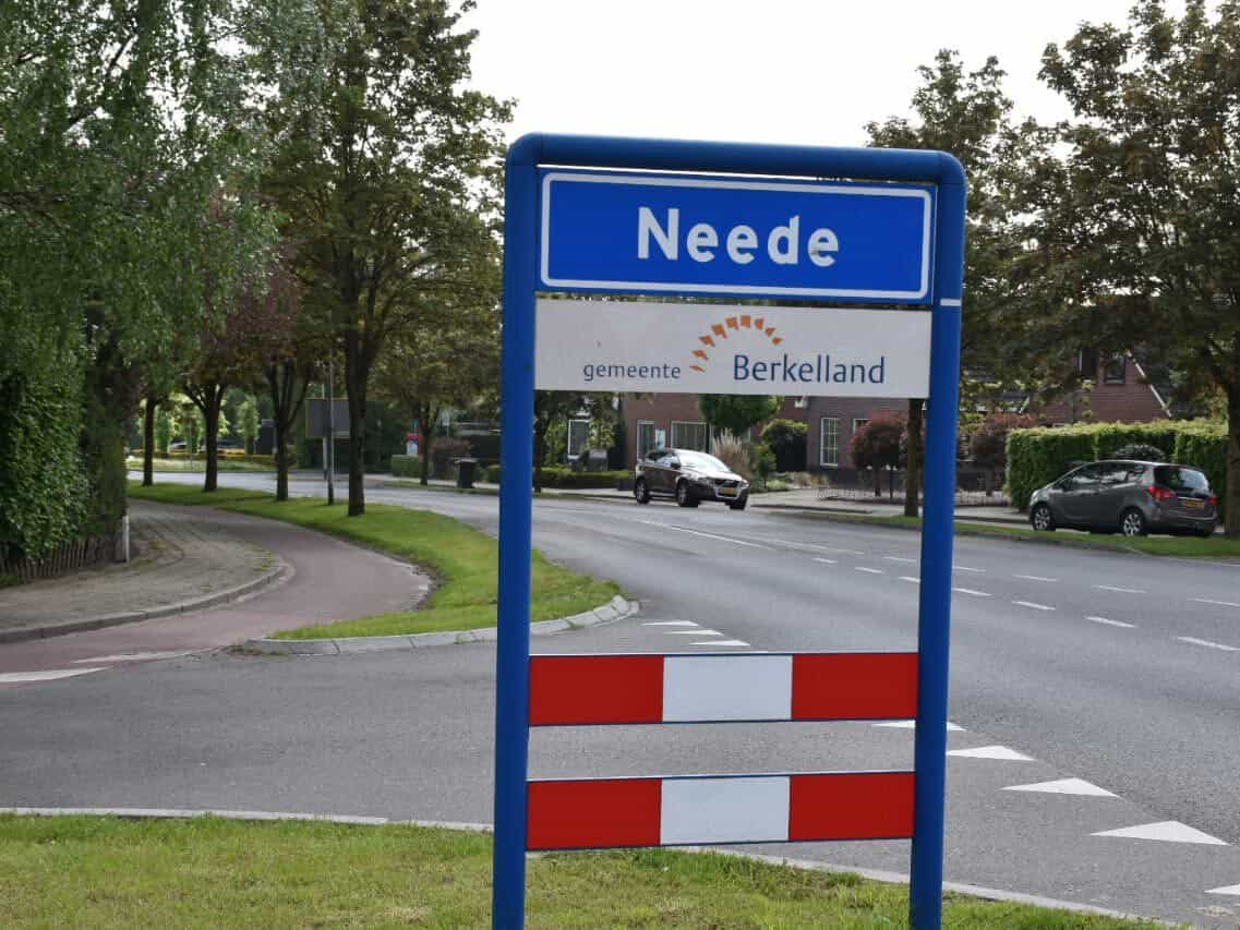 Onthulling ontmoetingsplek voor jongeren in Neede voorlopig van de baan door bezorgde buren