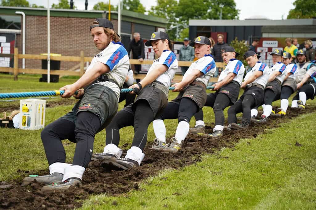 Beltrum blikt terug op een historisch en modderig internationaal touwtrekweekend -